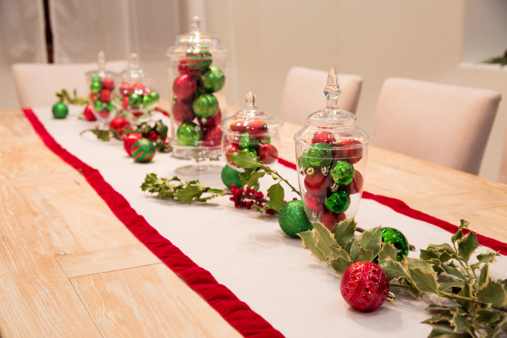 Christmas Tablescape - Pretty Little Shoppers Blog